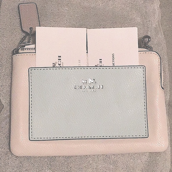 🎉HP🎉COACH (MULTIPLE CHARMS) CORNER ZIP WRISTLET/color:silver/sea glass/chalk - Picture 5 of 15